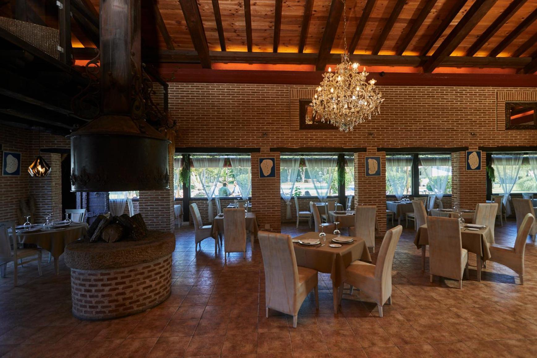 Hotel El Mirlo Blanco Candeleda Exterior photo